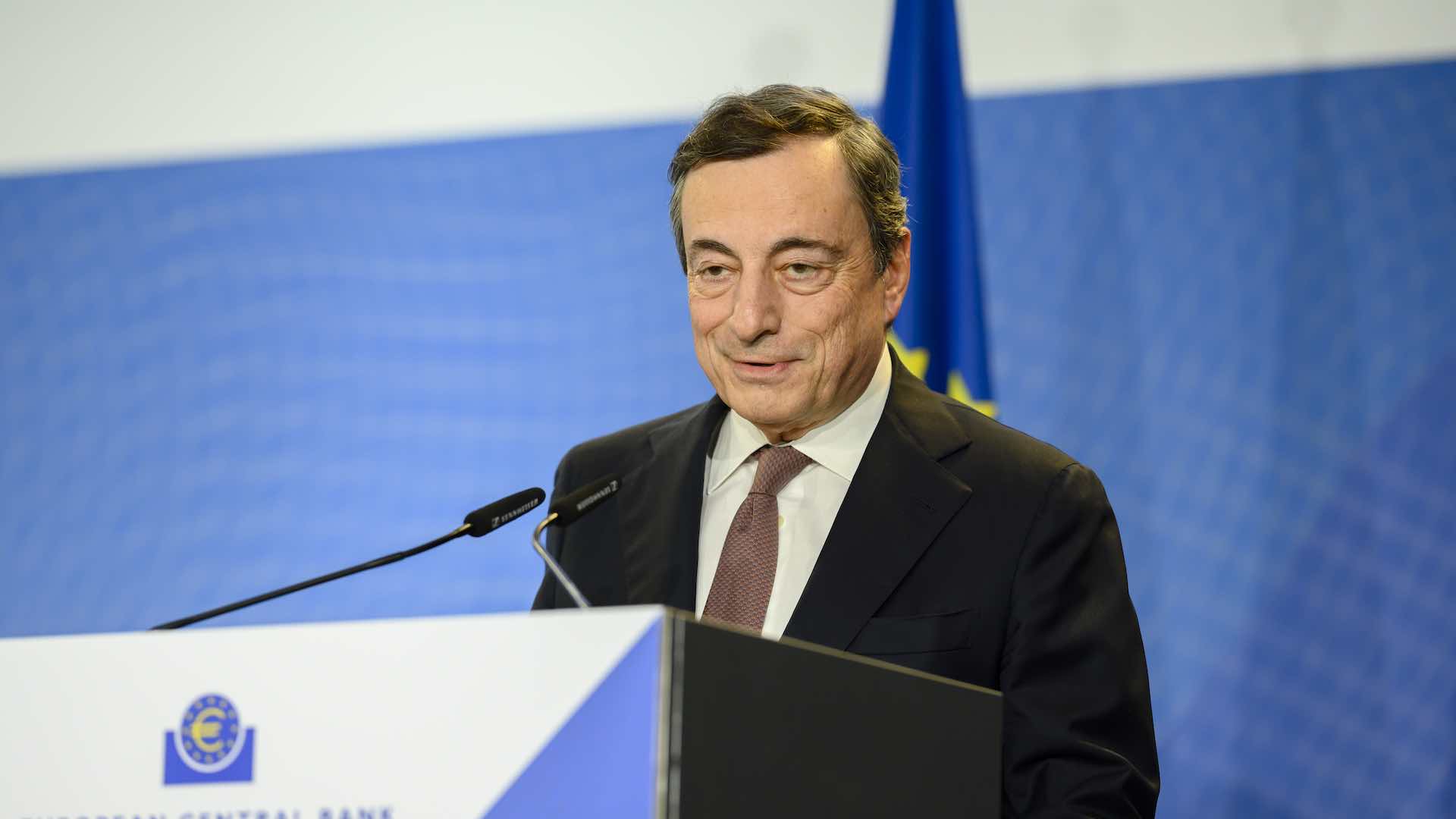 Draghi advierte que la UE debe invertir 900.000 millones de dólares anuales para competir globalmente